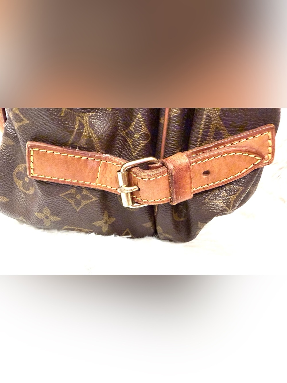Louis Vuitton vintage Saumur 35 Monogram Crossbody - Picture 9 of 16